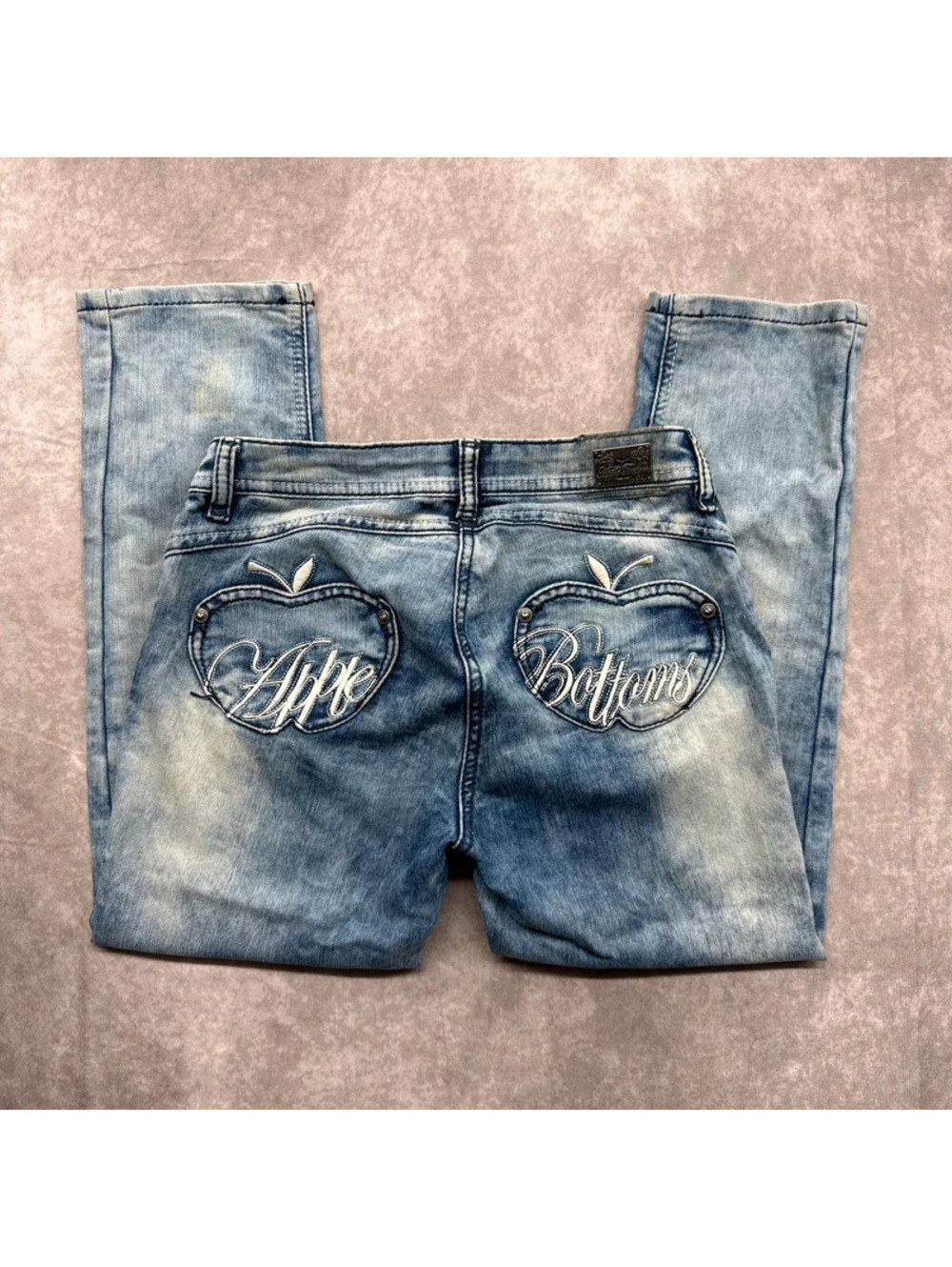 Vintage Apple Bottoms Light Acid Wash Embroidered Apple Pocket Crop Jeans 3/4